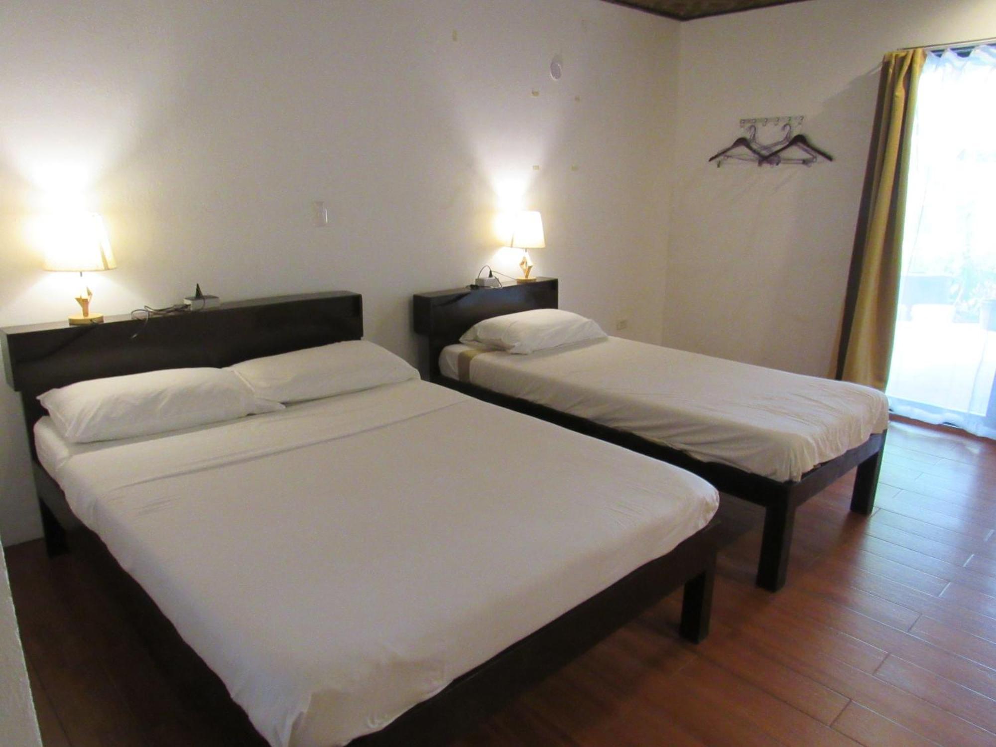 Dacozy Beach Resort Moalboal Room photo